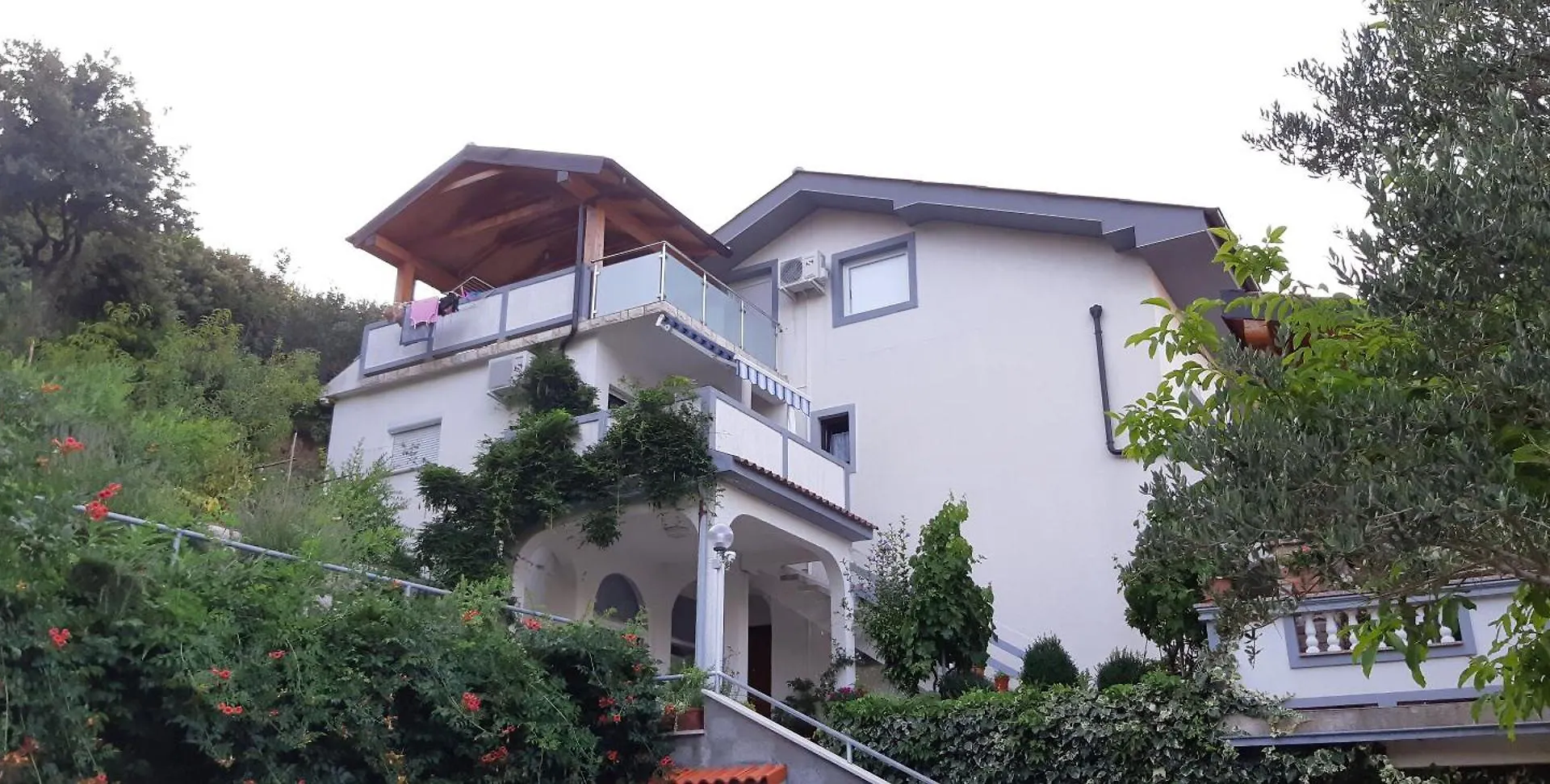 Apartments Mirjana T. Supetarska Draga