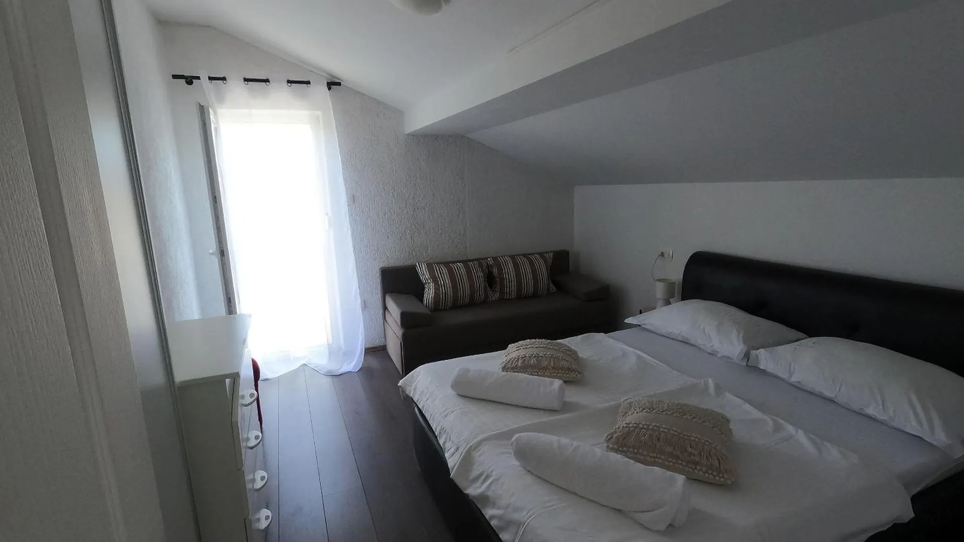 Apartments Mirjana T. Supetarska Draga