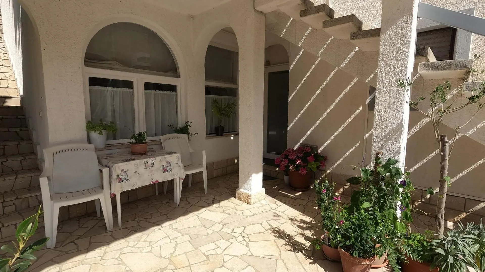 Apartments Mirjana T. Supetarska Draga 0*,  Croatia